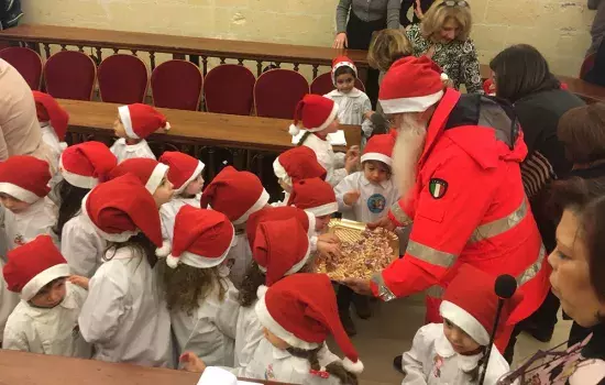 Gli alunni in aula consiliare