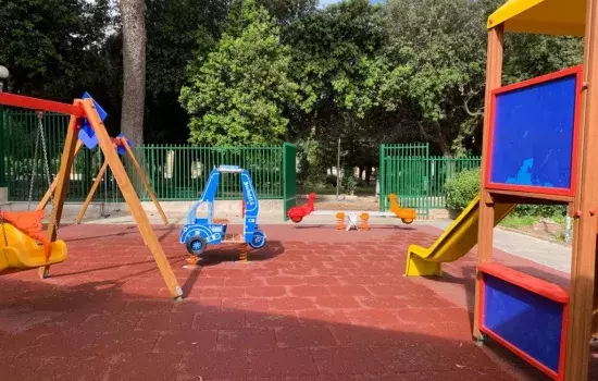 Canosa - giostrine nella Villa Comunale