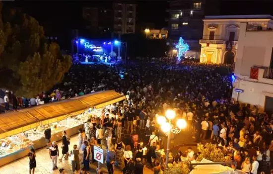 Uno spettacolo nello spettacolo, un qualcosa di incredibilmente meraviglioso e coinvolgente alla luce dell’empatia creatasi fra il pubblico e l’artista.