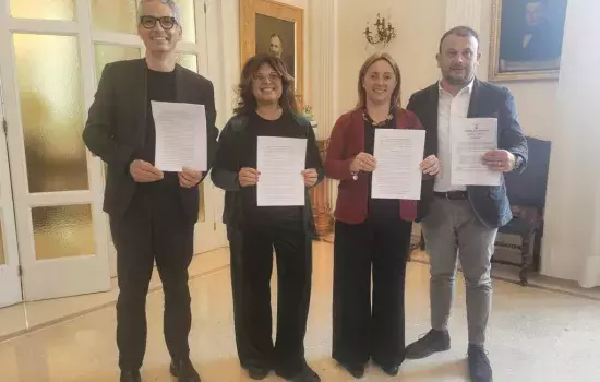 La presente convenzione, costituita anche dall’assemblea degli Enti aderenti che si riunirà giovedì 9 marzo, vedrà quest’ultima gestire le attività di indirizzo, programmazione e controllo della gestione associata di spazzamento, raccolta, trasporto e servizi annessi.