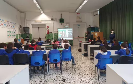 Durante i vari incontri, sono stati spiegati cause ed effetti dell’abbandono documentato da foto e video come anche i tempi di decomposizione del rifiuto attraverso i quali è stato possibile illustrare i meccanismi che si innescano ogni qual volta questo viene abbandonato per strada.