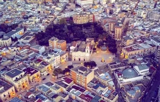 Il PUG di Canosa necessitava di una gestione politica, attiva, partecipata ed in quest’ottica, fattivo e concreto è stato il coinvolgimento della cittadinanza anche attraverso una serie di incontri che si sono tenuti presso l’Aula Consiliare