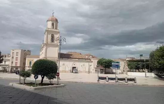 Al fine di garantire il regolare flusso veicolare, si invitano gli automobilisti ad individuare percorsi alternativi.