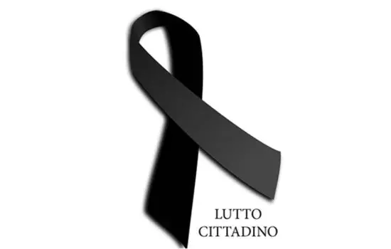 Durante la giornata saranno poste a mezz’asta le bandiere del Palazzo di Città e saranno sospese tutte le manifestazioni pubbliche organizzate dall’Amministrazione Comunale