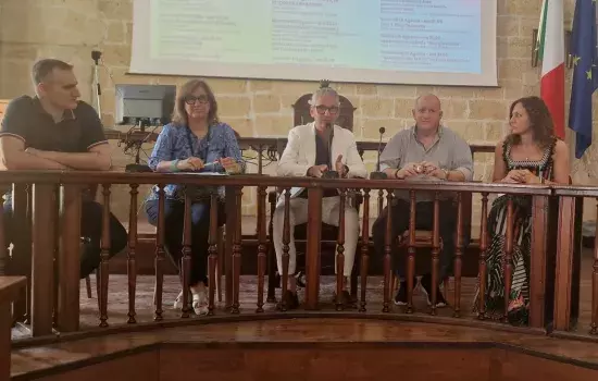 Dai Ricchi e Poveri a Mario Rosini, a Cecilia Gayle, Gilles Rocca, Daniele De Martino, Gianni Ciardo, Umberto Gaudino (di Amici), Uccio De Santis, passando per Lo Zoo di 105 e i Sud Sound System