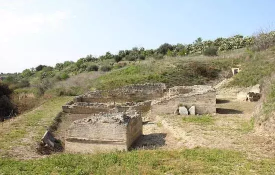 Gli interventi condotti dalla Pontificia Commissione di Archeologia Sacra a Canosa dal 2016, con sistematicità e senza soluzione di continuità, sono finalizzati in futuro a rendere gradualmente fruibile al pubblico il complesso catacombale