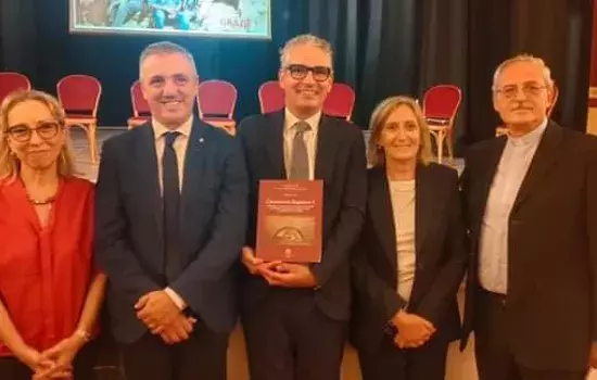 Durante i saluti istituzionali, la Soprintendente Anita Guarnieri ha tenuto a sottolineare come proficua ed intensa sia stata la programmazione e i tavoli di concertazione avviati fra Comune e Soprintendenza al fine di intercettare quanti più fondi possibili utili alla valorizzazione e al rilancio del contesto canosino