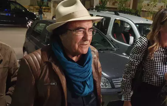 A fare gli onori di casa e ad accogliere il cantautore pugliese l'Assessore agli Eventi Saverio Di Nunno e l'Assessore alla Cultura Cristina Saccinto