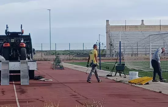 "Era nostro dovere - spiegano gli Assessori Cristiani e Di Nunno - provvedere alla manutenzione di un impianto che vedeva un campo di gioco con evidenti dislivelli e non idoneo allo svolgimento di gare ufficiali"