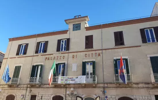 La misura riguarda l’esonero, per tutte le associazioni sportive che utilizzano gli impianti, dal pagamento per le affissioni pubblicitarie insistenti all’interno degli impianti pubblici sportivi, canone dal quale le stesse verranno quindi da ora in poi esentate