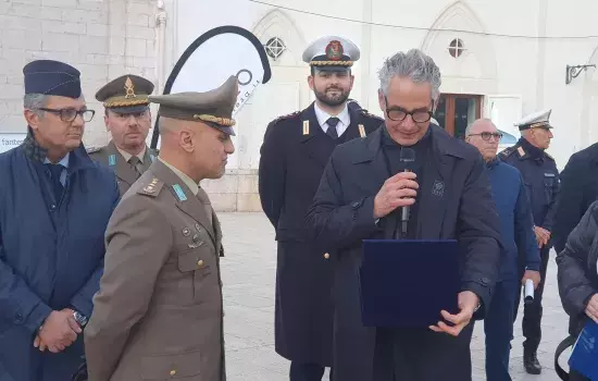 La giornata si è conclusa con l'Ammainabandiera solenne accompagnata dall'esibizione musicale della Banda della Brigata Meccanizzata “Pinerolo” quale omaggio alla città di Canosa dell'Esercito Italiano