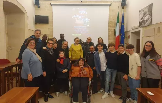 L’obiettivo dell’Amministrazione è quello di contribuire a gestire il rischio educativo dei minori attraverso il teatro perché consente esperienze condivise e relazioni interpersonali 