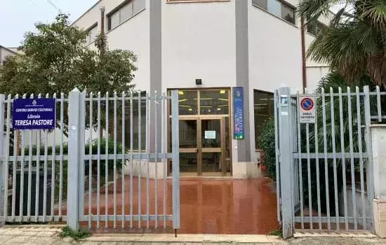 Si rassicura la cittadinanza che l’Amministrazione Comunale è costantemente impegnata a sollecitare la Regione Puglia affinché la Biblioteca sia ristrutturata e torni ad essere fruibile