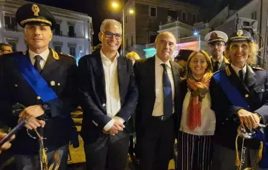 Al Questore Pellicone, il primo cittadino ha manifestato la piena riconoscenza per l'encomiabile impegno rivolto verso il nostro territorio nell'arco del suo mandato, sotteso in particolare a garantire maggiore sicurezza nei confronti della cittadinanza