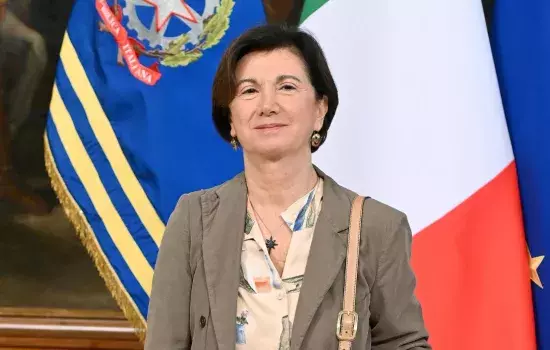 «Siamo felici - afferma l’Assessore alle Politiche Sociali Maria Angela Petroni - di essere riusciti con tanto impegno ed abnegazione a raggiungere questo obiettivo. La presenza del Ministro Roccella ci inorgoglisce perché l’apertura del centro arriva a conclusione di un percorso di riflessione sulle problematiche delle famiglie che si inserisce nell’offerta del Servizio Sociale dell’Ambito Territoriale»