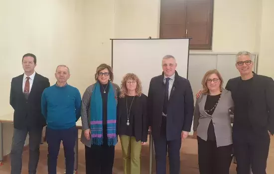 Soddisfazione è stata espressa dal Sindaco di Canosa Vito Malcangio che ha tenuto a sottolineare come continui senza sosta il costante impegno dell’Amministrazione Comunale nel valorizzare il patrimonio cittadino mettendolo a disposizione di giovani archeologici