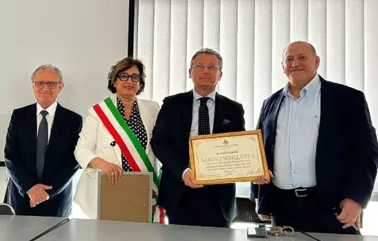 E’ stata questa anche l’occasione per il conferimento del riconoscimento “Canosino dell’anno 2024” che è andato al professor Sabino Scolletta