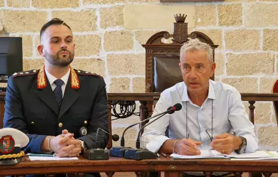 Ad intervenire sono stati il Vice Sindaco e Assessore alla Polizia Locale Fedele Lovino e il Comandante del Corpo, dott. Simone Testa che hanno avuto modo di illustrare un processo amministrativo iniziato nel 2022 che intende rispondere alle esigenze della cittadinanza in materia di viabilità, ordine e sicurezza