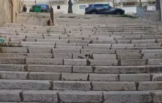 Una volta entrato a regime, il nuovo appalto prevederà, per le strade in oggetto, il lavaggio ogni 7 giorni durante il periodo estivo, e ogni 15 giorni durante quello invernale