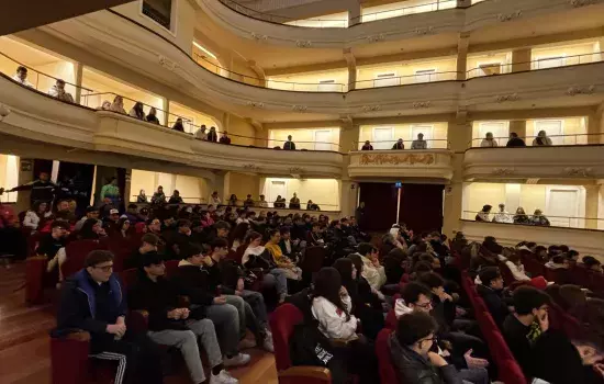 La collaborazione con gli istituti scolastici del territorio, che l’Amministrazione Comunale coglie l’occasione di ringraziare, ha portato gli studenti a riflettere su quanto la quotidianità debba insegnare loro nella speranza che tragici eventi possano sempre più ridursi