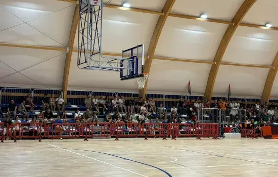 Ereditato privo del corpo spogliatoi e di importanti infrastrutture tecnologiche e di sicurezza, ci si è adoperati, attraverso il reperimento di nuove risorse, ai fini del suo adeguamento