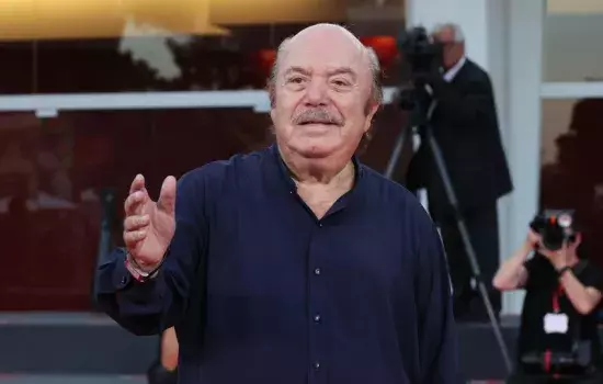 La serata si concluderà presso il foyer del Teatro Comunale “Raffaele Lembo”. La cittadinanza è invitata.