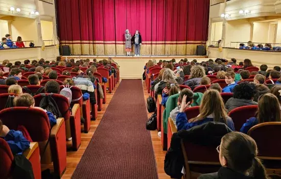Matinée per le scuole al Teatro Comunale Lembo: "La Bambina Librata"